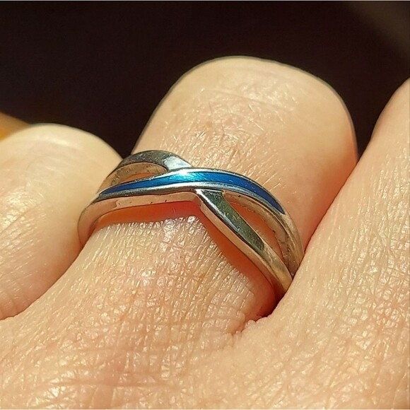 Vintage 1979 Avon Blue Enamel & Silver Tone Ring Size 5.5 - Picture 9 of 10